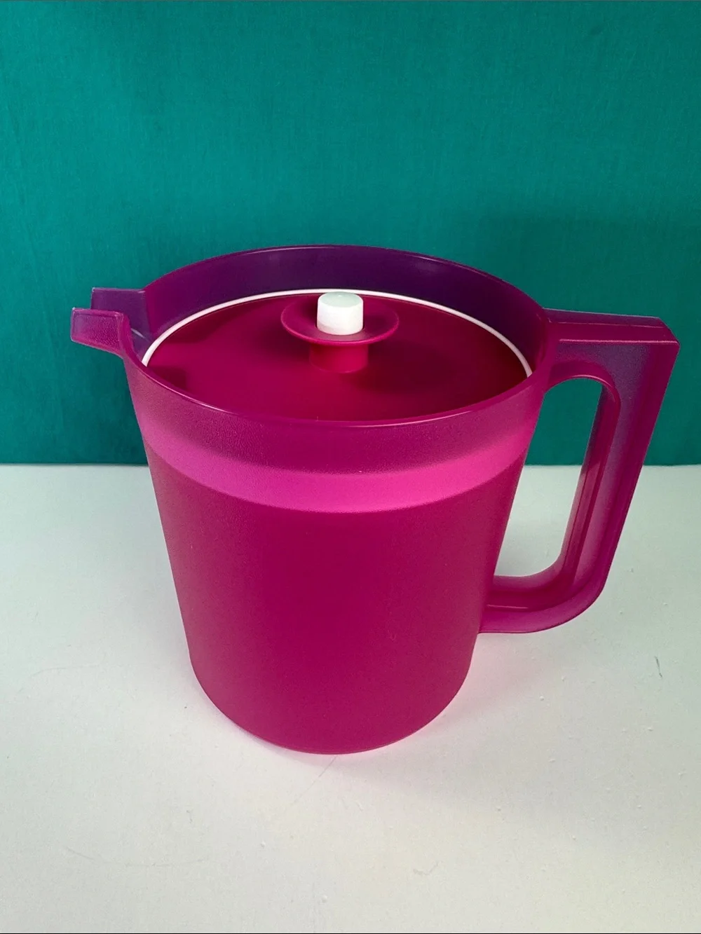 Tupperware Classic Pitcher 1.5 Qt 1.5L Pink Push Button Lid New